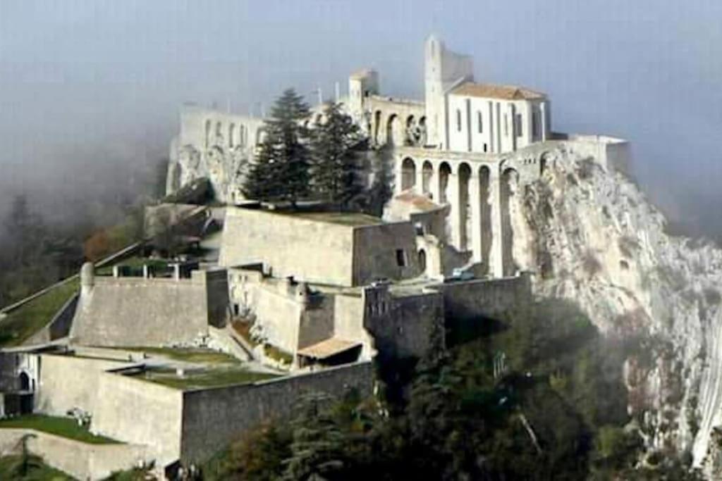 Gite De Charme Le Val Mellis Classe 3 Etoiles Dans La Douceur Provencale Vaumeilh Экстерьер фото